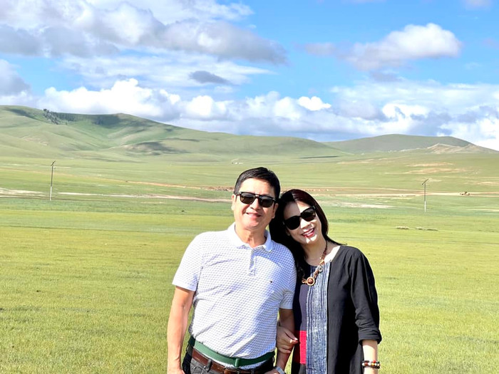 Nghệ sĩ Chí Trung xả kho loạt ảnh du lịch bên Mông Cổ cùng bạn gái đầy ngọt ngào. 