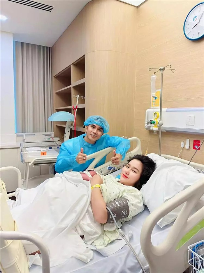 Bà xã Khánh Đơn vừa hạ sinh quý tử vào giữa tháng 3 năm nay