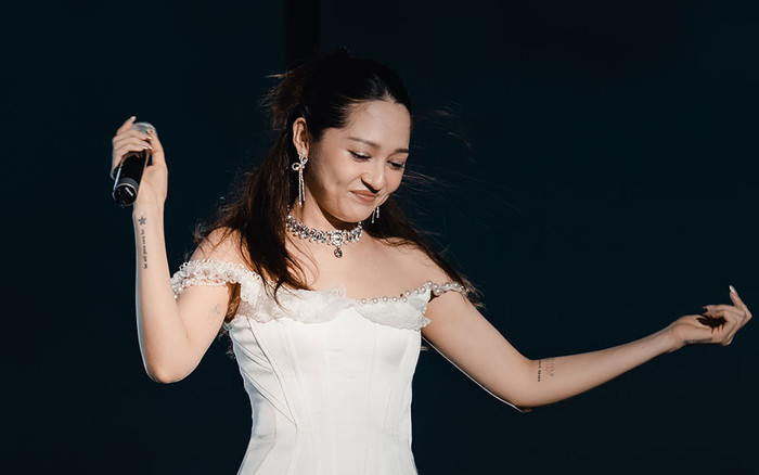 Bảo Anh tiếp tục gây xôn xao khi hát live: Giọng một đằng nhưng nhạc một nẻo? Ảnh 2