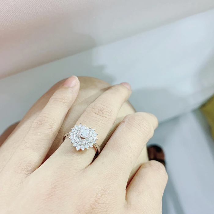 Ninh Dương Lan Ngọc thưởng cho bản thân 2 chiếc nhẫn kim cương cỡ lớn. (Ảnh tổng hợp)