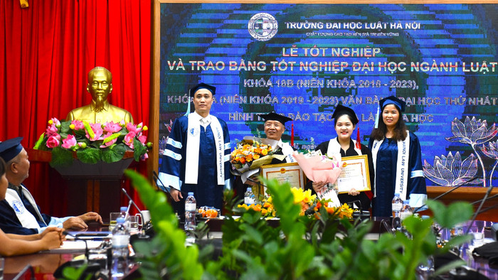  Cụ ông 78 tuổi tốt nghiệp bằng giỏi ĐH Luật Hà Nội Ảnh 2