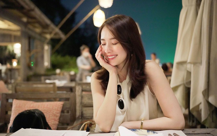  Khoe nhan sắc mẹ hai con, Hoa hậu Đặng Thu Thảo được khen 'như gái 18' Ảnh 1
