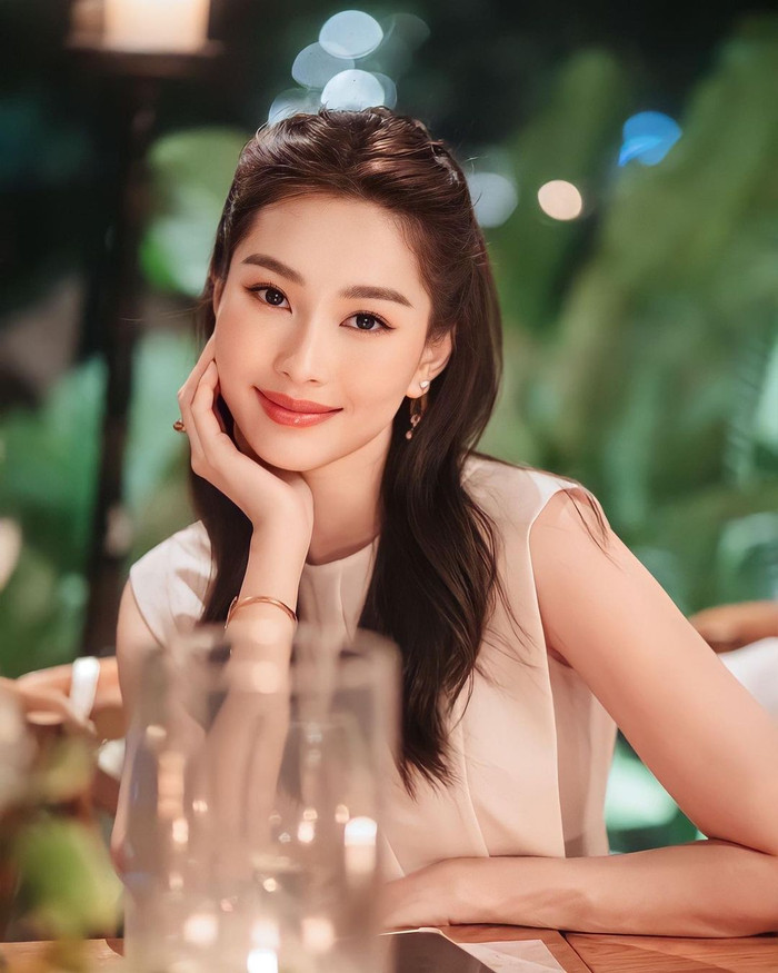  Khoe nhan sắc mẹ hai con, Hoa hậu Đặng Thu Thảo được khen 'như gái 18' Ảnh 6