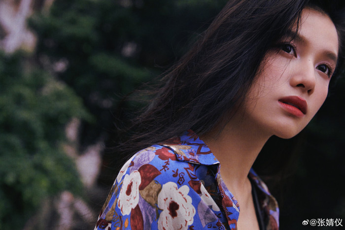 Trương Tịnh Nghi khiến dân tình 'lạc lối' với visual cực phẩm chuẩn nét nàng thơ Ảnh 1