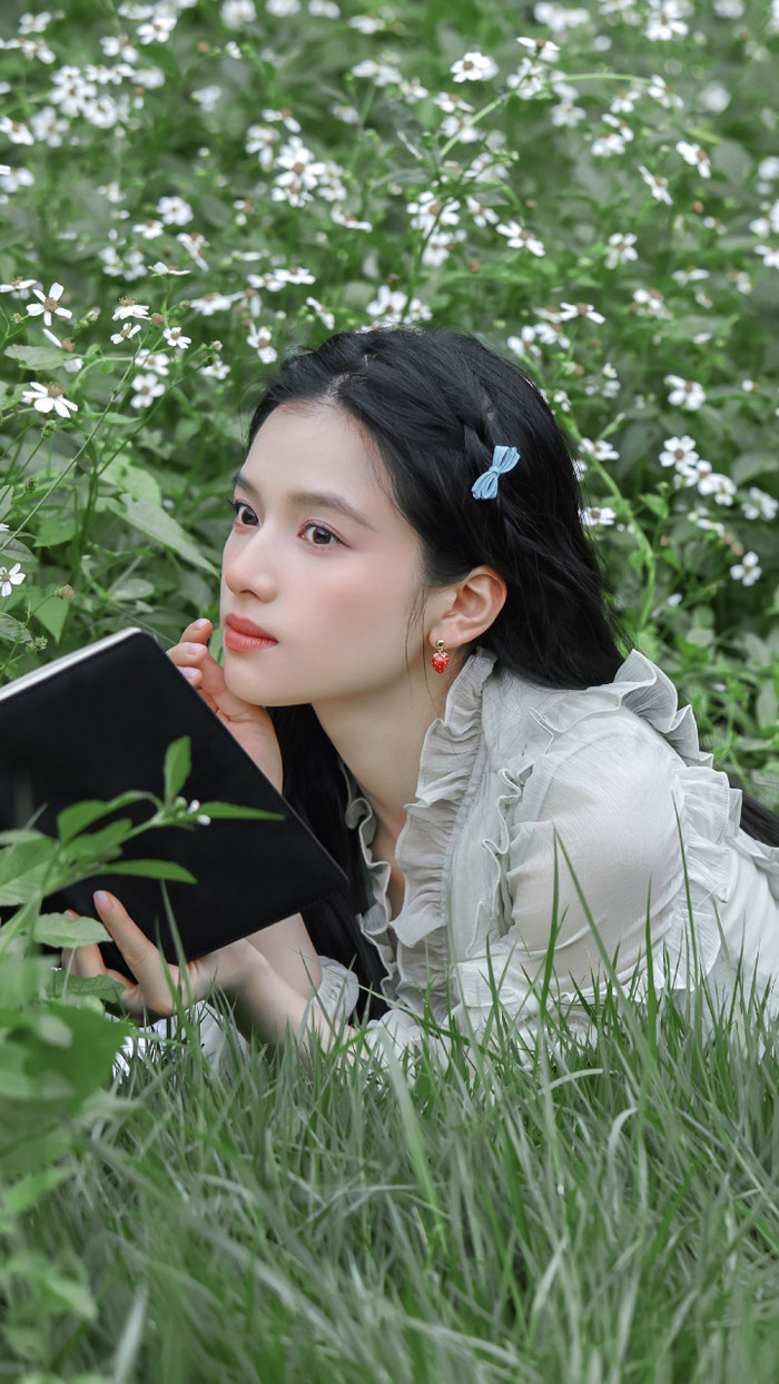 Trương Tịnh Nghi khiến dân tình 'lạc lối' với visual cực phẩm chuẩn nét nàng thơ Ảnh 2