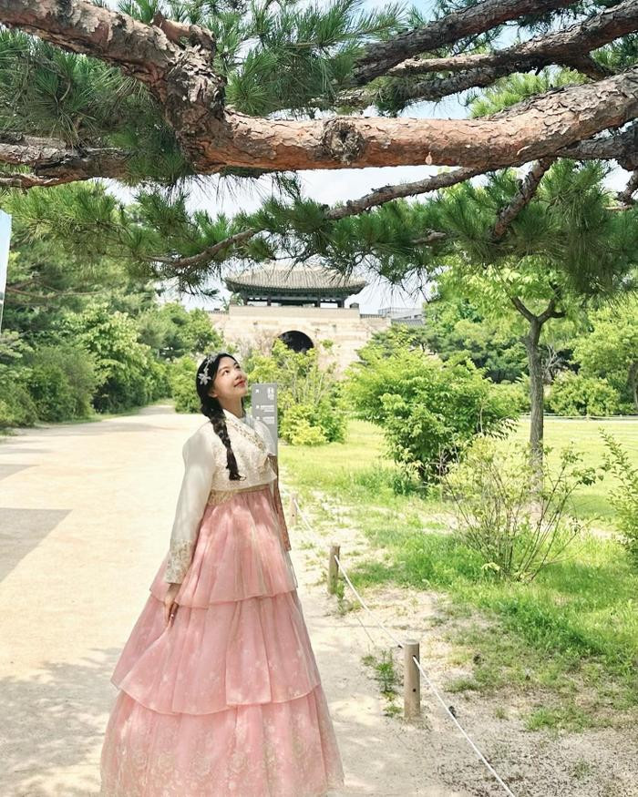 Lọ Lem nhà Quyền Linh diện Hanbok đẹp tựa công chúa, chẳng kém các Idol xứ Hàn Ảnh 1