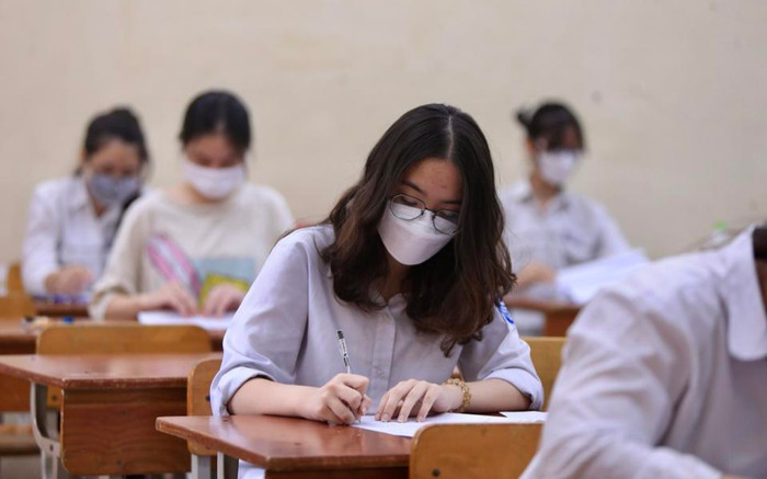 Các trường THPT ở Hà Nội hạ điểm chuẩn vào lớp 10, trường nào hạ nhiều nhất? Ảnh 2