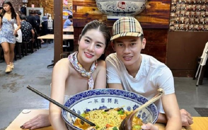 Động thái lạ của người vợ 'hotgirl' giữa lúc Phan Công Khanh bị bắt Ảnh 2