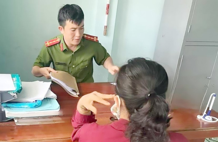 Để có cớ khất nợ, bà H. báo tin giả cho lực lượng công an để lấy bằng chứng đưa cho chủ nợ. (Ảnh: PLO).