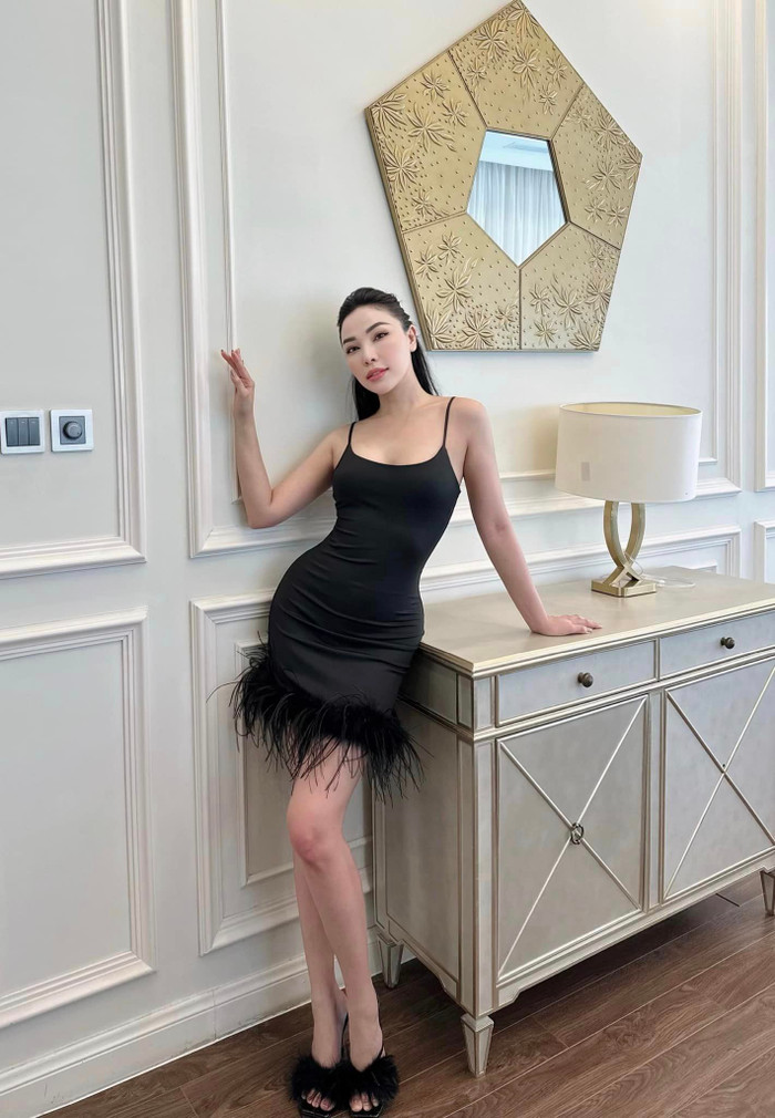 Năm 2012, Quỳnh Thư công khai hẹn hò một đại gia sau đó đã chia tay sau 2 năm mặn nồng. (Ảnh tổng hợp)