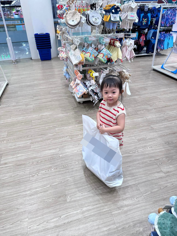 Trên mạng xã hội, Đàm Thu Trang và Cường Đô La thường xuyên chia sẻ khoảnh khắc đáng yêu của ái nữ Suchin và quý tử Sutin 