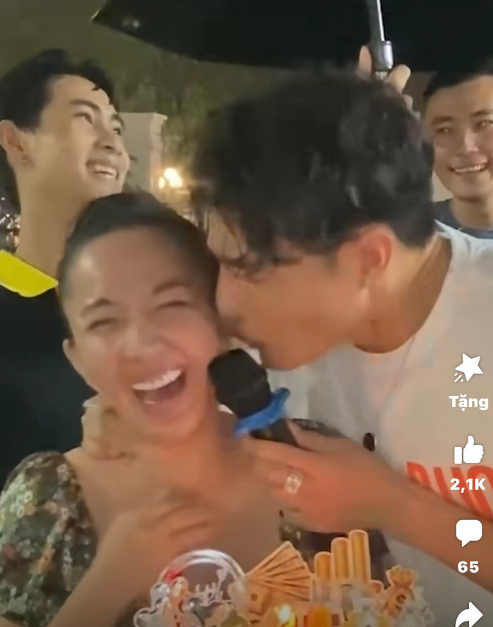 Lê Dương Bảo Lâm nổi tiếng là ông chồng chiều vợ nhất, nhì showbiz Việt.