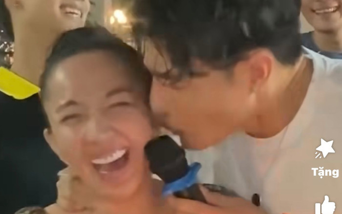 Lê Dương Bảo Lâm đón sinh nhật giản dị cùng gia đình, khoá môi bà xã cực ngọt Ảnh 2