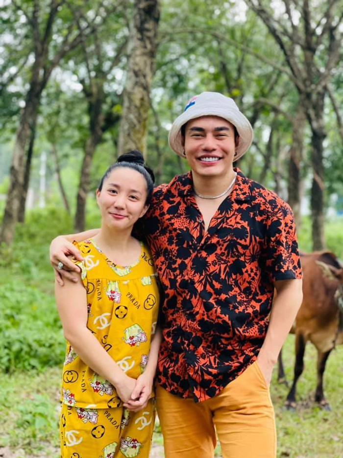 Dù sở hữu ngoại hình nổi bật nhưng Quỳnh Anh không theo nghề diễn như chồng.