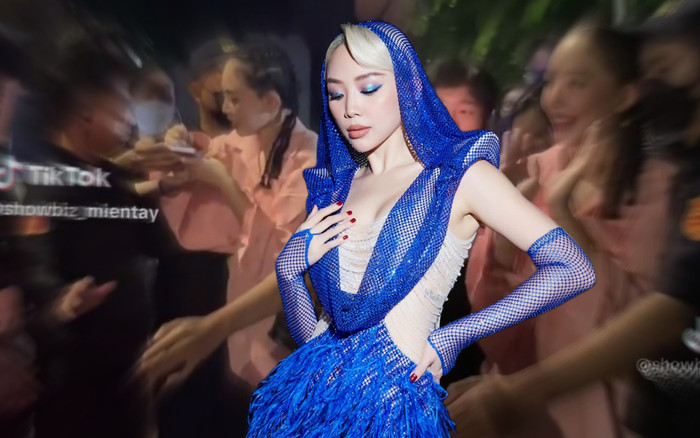 Chật vật ra về sau đêm diễn, Tóc Tiên ghi điểm với hành động dành cho khán giả Ảnh 2