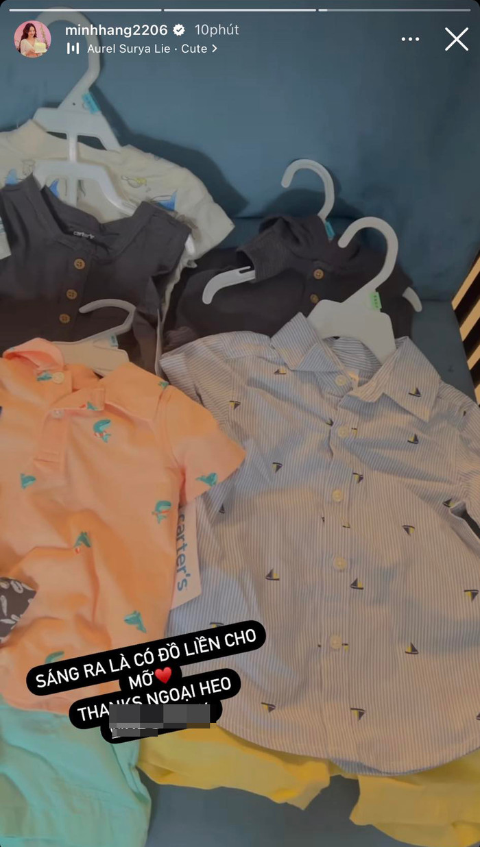 Minh Hằng khoe những món quà 'khủng' con trai nhận được.