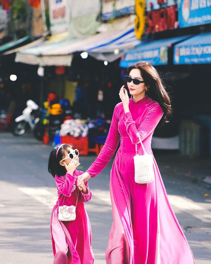 Hình ảnh Đặng Thu Thảo mặc áo dài đôi với con gái trong dịp Tết Nguyên đán từng gây xôn xao cõi mạng