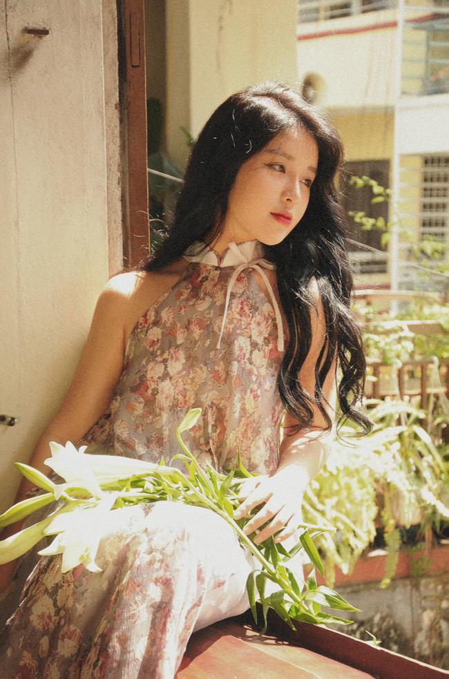 Ngoài việc dạy học ở trường, Thanh Nga còn truyền tải kiến thức cho học trò qua mạng xã hội.