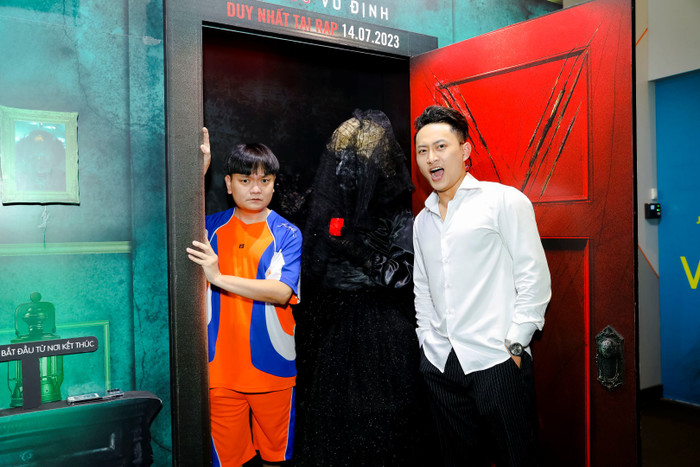 Vợ chồng Mạc Văn Khoa đẹp đôi 'hết nước chấm' tại họp báo ra mắt Insidious 5 Ảnh 3