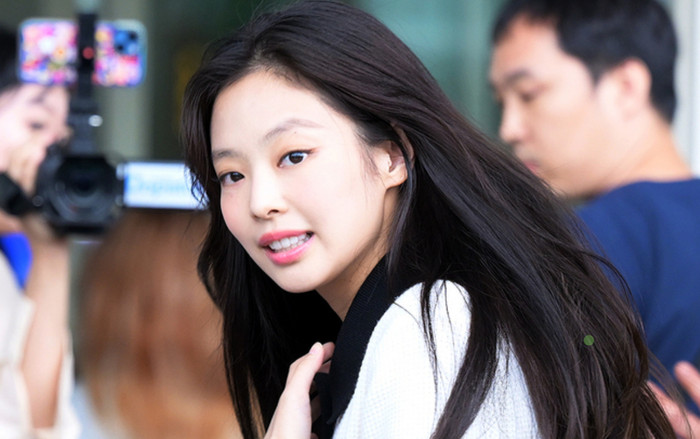 Jennie (Blackpink) tươi cười lộ diện sau nghi vấn ngầm công khai hẹn hò Ảnh 2