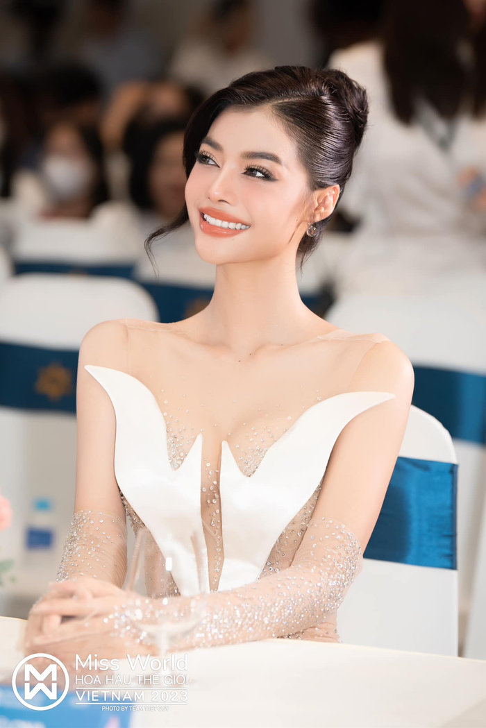 Sau khi vướng nghi vấn phẫu thuật thẩm mỹ lần hai, Á hậu Kiều Loan từng gặp phải nhiều chỉ trích vì bị cho rằng 'lạm dụng' dao kéo, và không hài lòng với bản thân. 