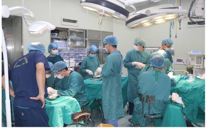 Người phụ nữ có mái tóc dài, mất toàn bộ da đầu trong lúc phụ chồng làm điều này Ảnh 2