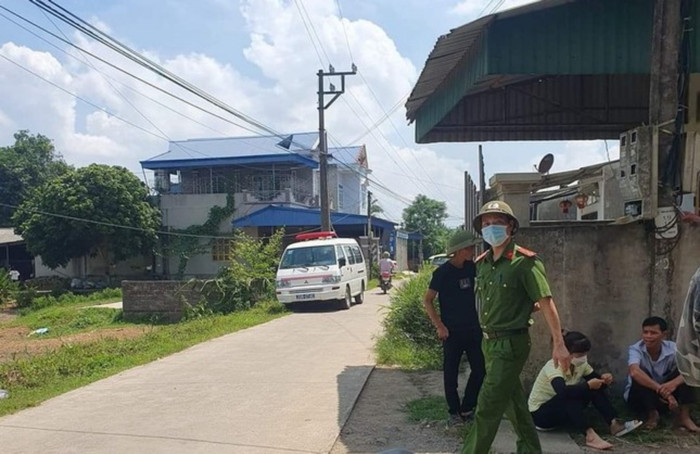 Con phát hiện cảnh tượng đáng sợ của bố mẹ lúc sáng sớm liền báo người thân Ảnh 1