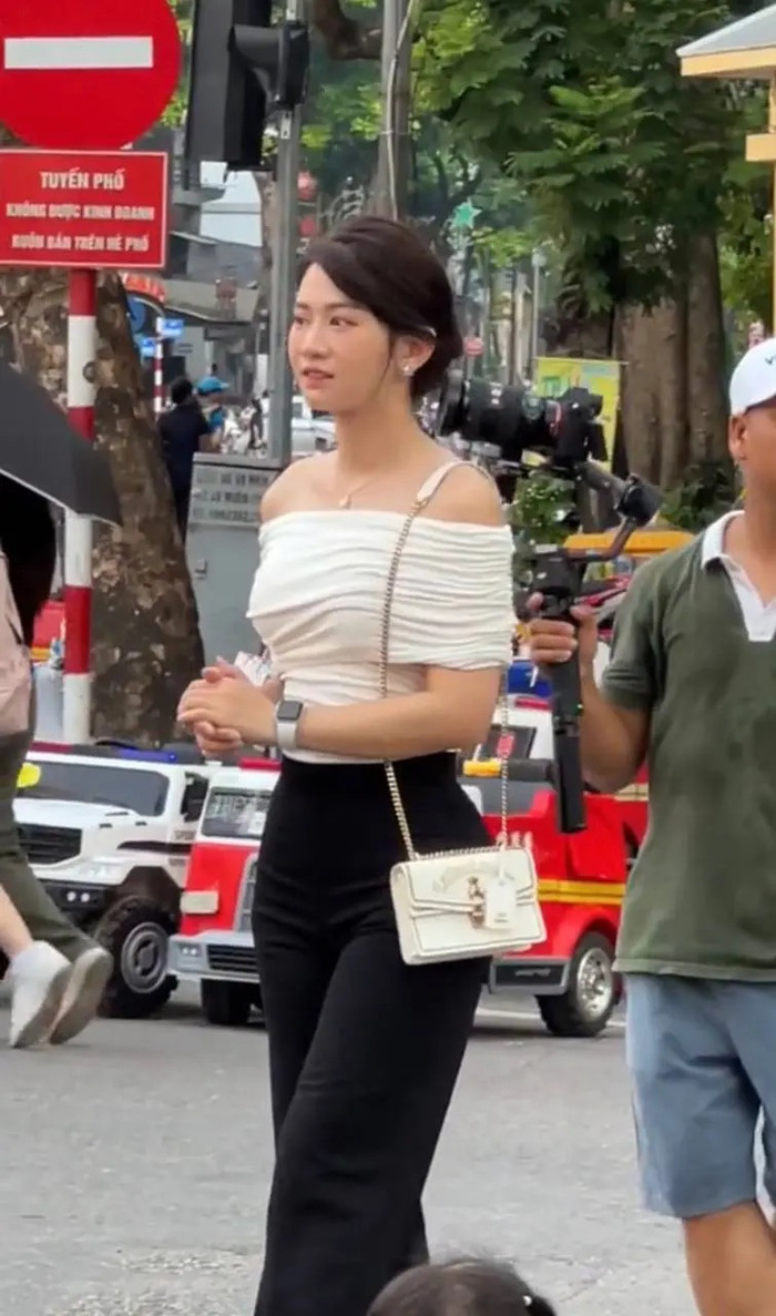  Nhan sắc Lê Bống qua camera thường và ống kính chuyên nghiệp liệu có khác biệt? Ảnh 1