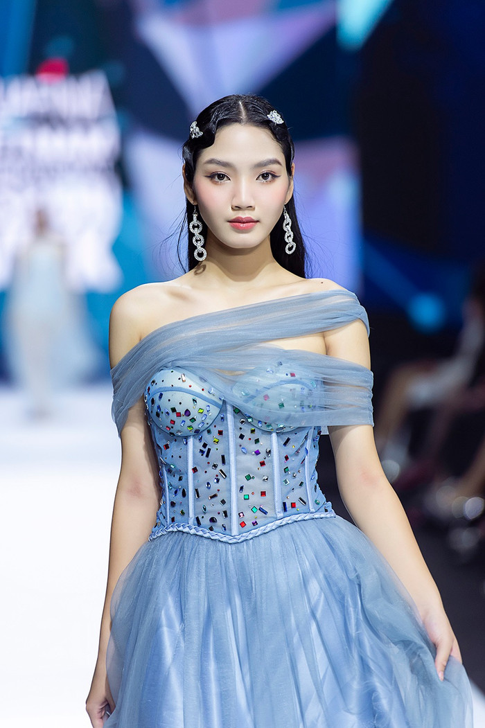  Hoa hậu H'Hen Niê xuất hiện lộng lẫy sau nghi vấn chuẩn bị lên xe hoa Ảnh 9