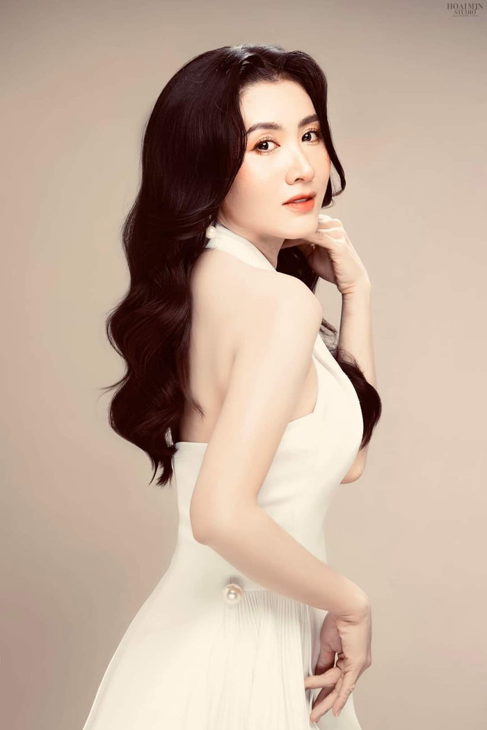 Dù đã chạm ngưỡng U40, Nguyệt Ánh nhan sắc mặn mà, làn da bóng khỏe, mịn màng đáng ngưỡng mộ.  