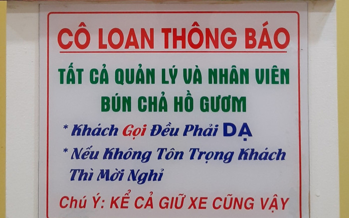Quán bún chả viết nội quy 'gắt' cho nhân viên: Khách gọi phải dạ thưa! Ảnh 2