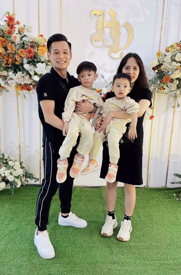 Hiện tại, Độ Mixi đã có 2 nhóc tỳ kháu khỉnh, đáng yêu. Anh cùng bà xã xây dựng tổ ấm và chung sống hạnh phúc. Hôn nhân của nam streamer cũng được nhiều người ngưỡng mộ