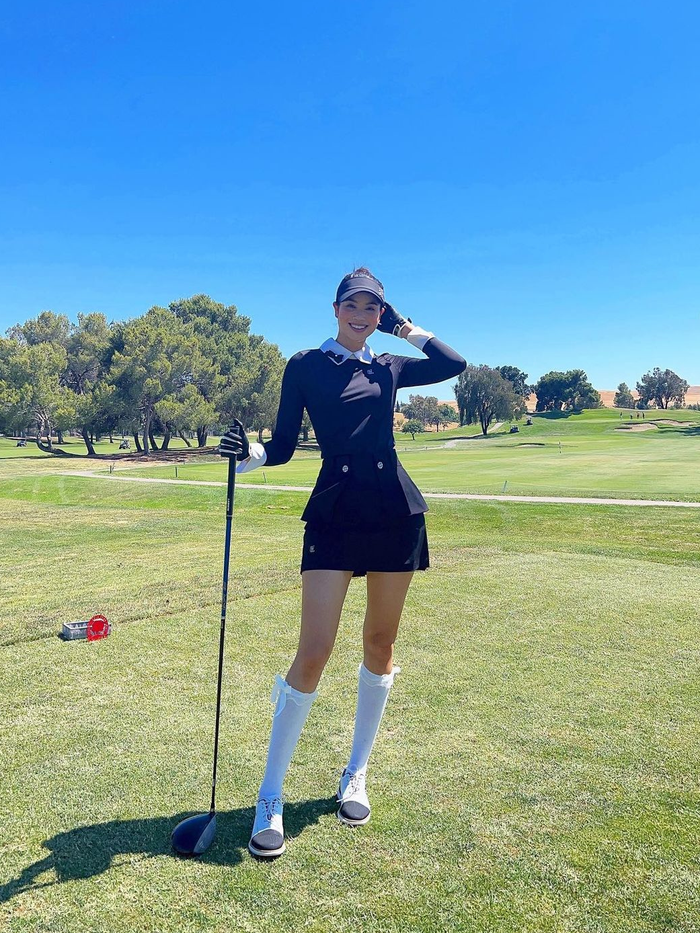Mỹ nhân 32 tuổi đam mê chơi golf.