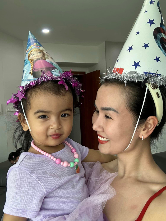 Trộm vía, bé Moon cao lớn phổng phao, như bản sao của ông xã Ấn Độ.