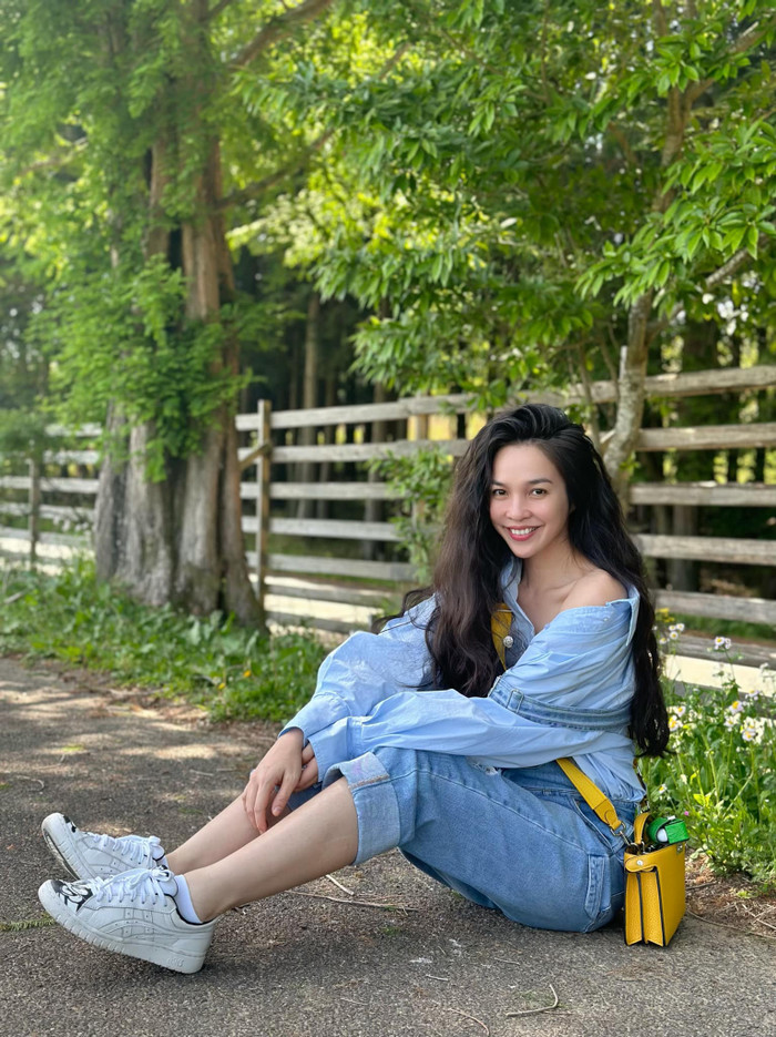 Chẳng những không bị lão hóa, cô còn được nhận xét có nét xinh ngày càng mặn mà.