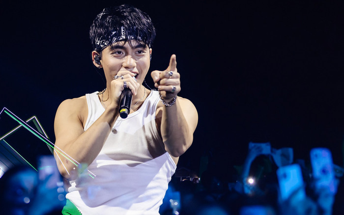 Người hâm mộ tiết lộ thái độ của MONO khi bị khán giả xô đẩy trong lúc chạy show Ảnh 2