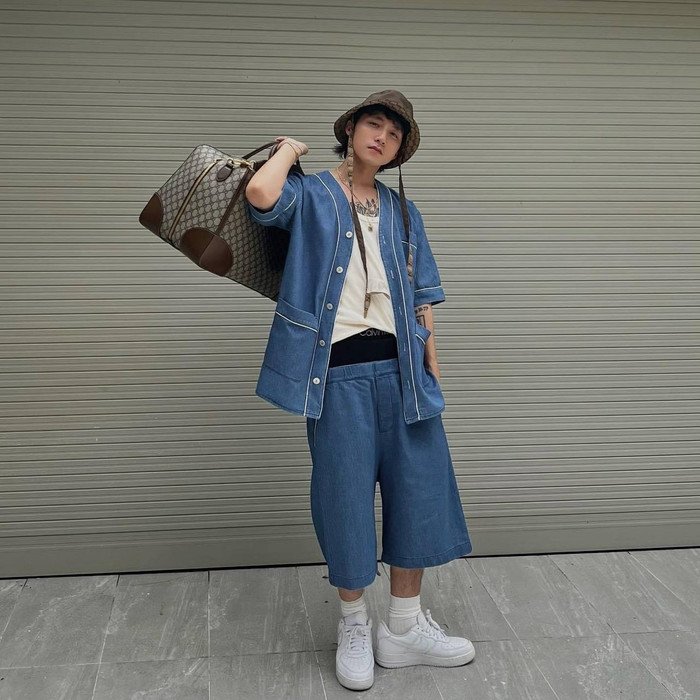 Sơn Tùng diện outfit khoe khéo nội y, tuy nhiên cách phối đồ của nam ca sĩ lại khiến tổng thể trang phục không gây phản cảm