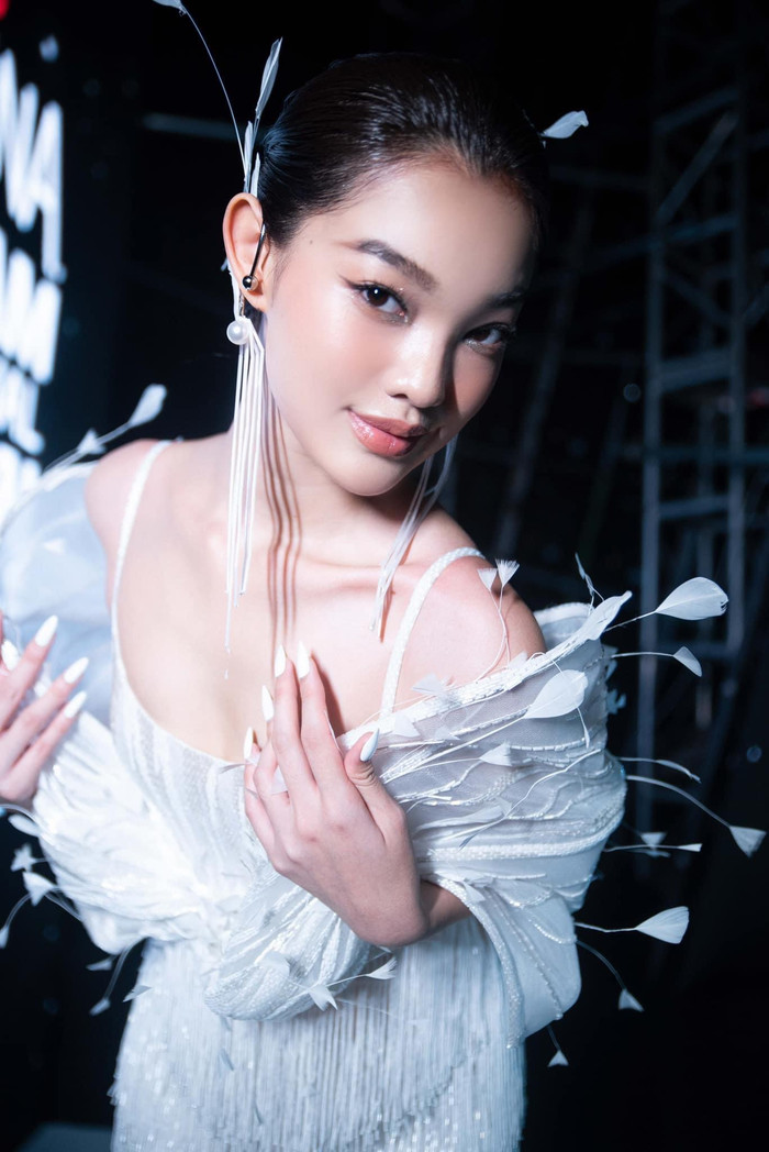 Với chiều cao 1m75, số đo 79-59-95 cm và gương mặt đẹp lạ đậm chất Á Đông, Bé Quyên được kỳ vọng sẽ tỏa sáng trong làng mẫu nước nhà.