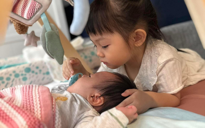 Cười nắc nẻ với cây hài Suchin nhà Cường Đô La, phụ mẹ chăm em nhưng 'nó lạ lắm' Ảnh 2