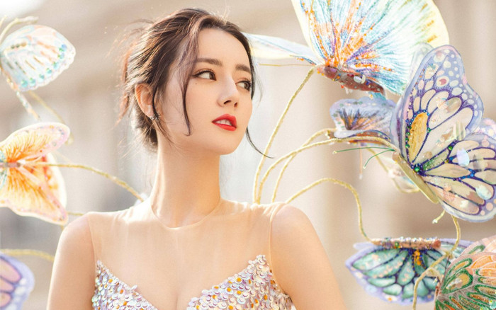 Sự nghiệp của Địch Lệ Nhiệt Ba tụt dốc thê thảm: Tất cả do Hoàng Cảnh Du Ảnh 2