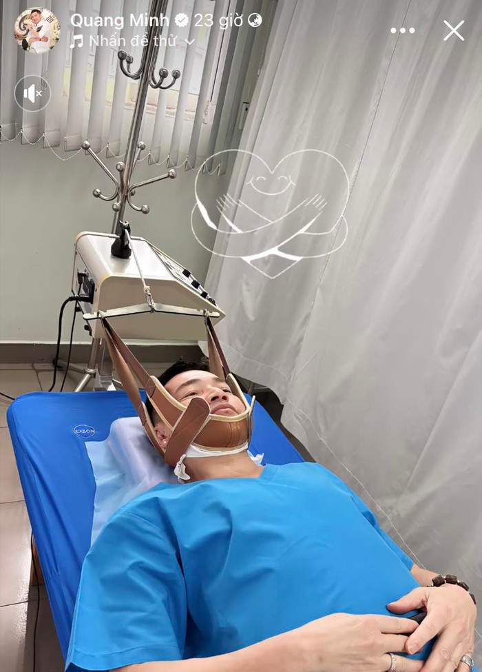 Hình ảnh nghệ sĩ Quang Minh trên giường bệnh khiến khán giả lo lắng.