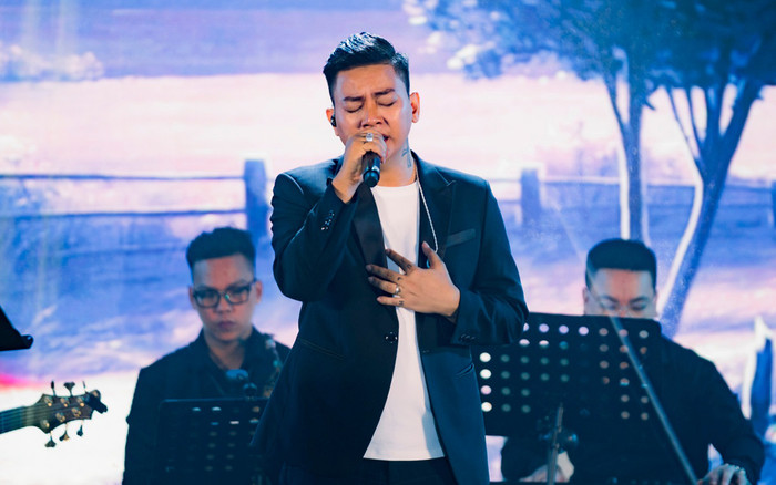 Hoài Lâm hát lại 'Sa mưa giông', dân mạng: 'Anh đã gần trở lại như xưa'! Ảnh 2