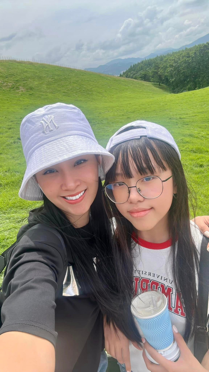 Sở hữu vẻ ngoài 'lão hóa ngược', cô nhiều lần bị nhầm lẫn là chị em với ái nữ.