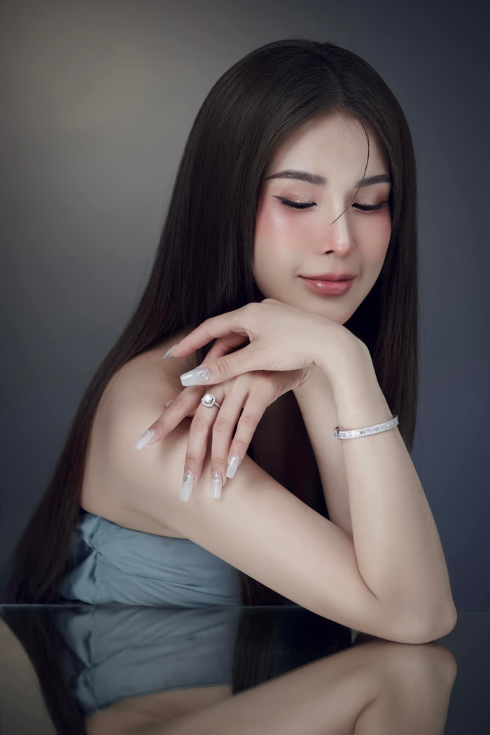 Diệp Lâm Anh khẳng định không yếu thế.