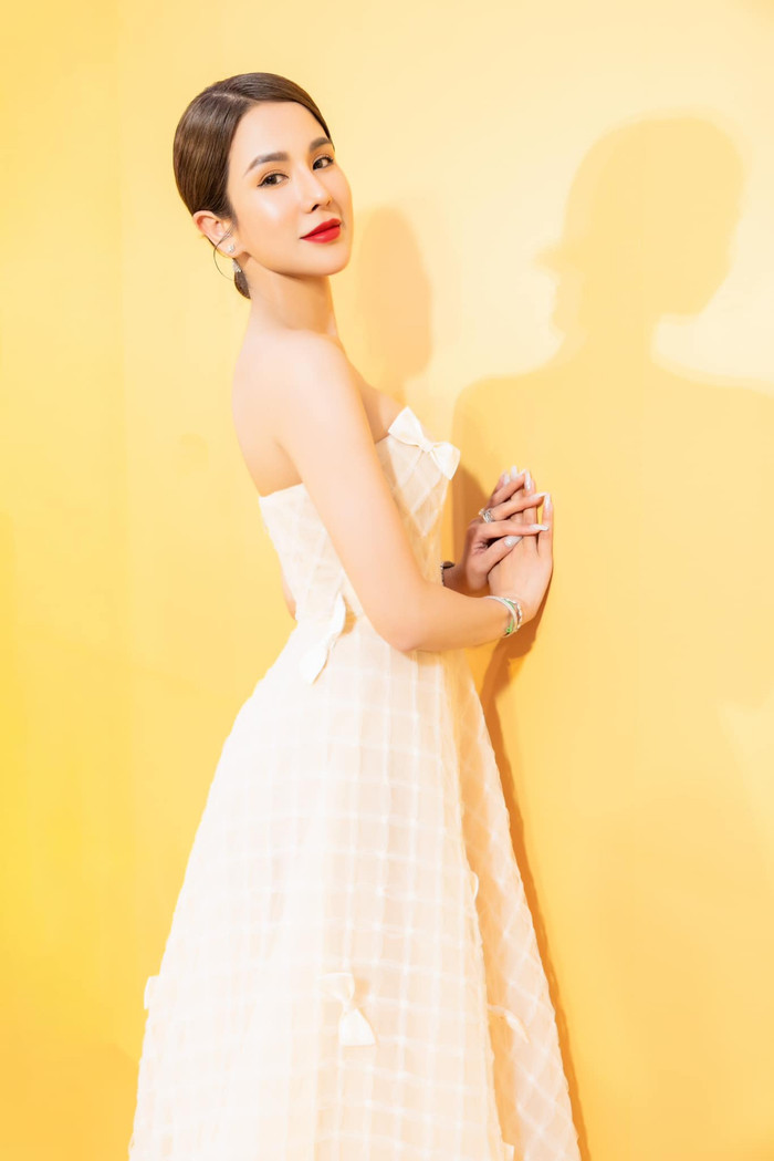 'Cuộc chiến' ly hôn giữa Diệp Lâm Anh và chồng vẫn đang diễn ra căng thẳng. 