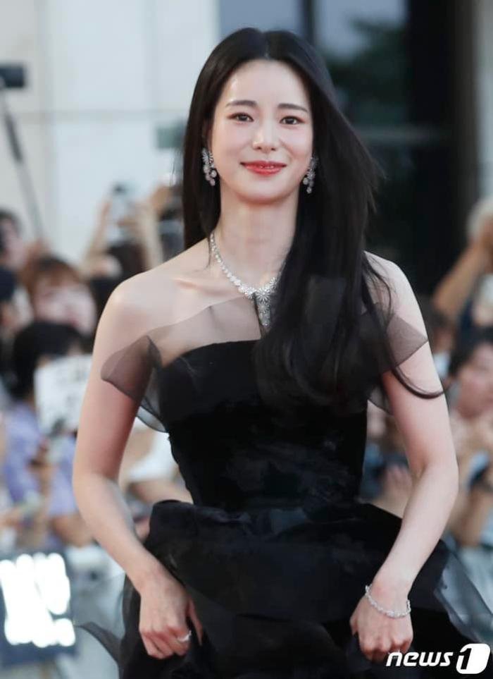 Thảm đỏ Rồng Xanh 2023: Song Hye Kyo - Suzy tựa nữ thần, trùm cuối quá đỉnh Ảnh 4