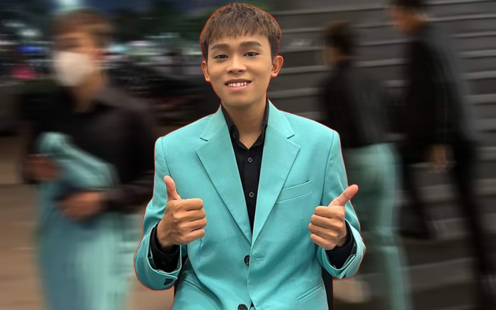 Hồ Văn Cường được vệ sĩ 'tháp tùng' đi diễn, ngoại hình thay đổi mạnh mẽ khiến ai cũng bất ngờ Ảnh 2