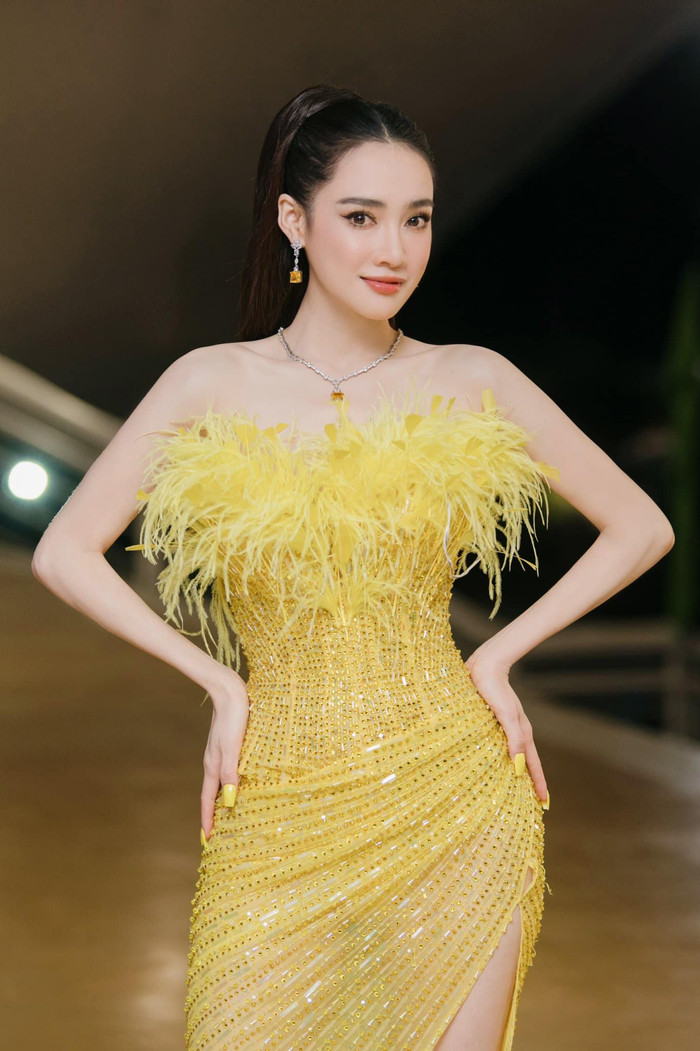 Nhã Phương từng khiến nhiều người hâm mộ lo lắng khi xuất hiện trước giới truyền thông với thân hình gầy gò đáng báo động