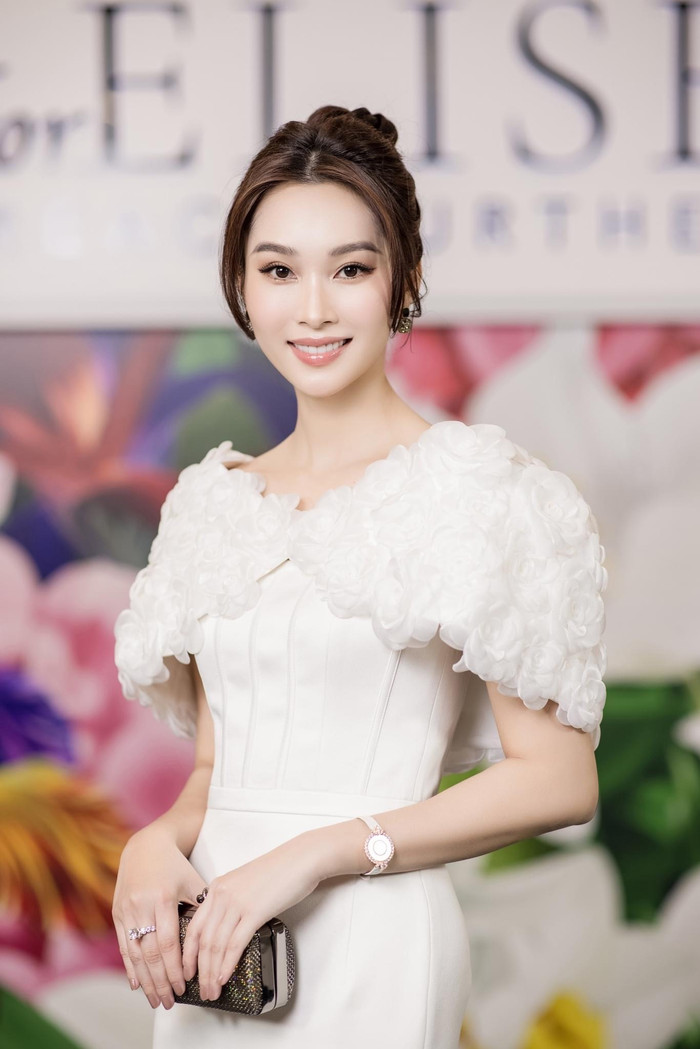 Hiện Đặng Thu Thảo rút lui showbiz, tập trung chăm sóc tổ ấm nhỏ. Cô có cuộc sống giàu sang, viên mãn và thỉnh thoảng xuất hiện một số sự kiện giải trí vì mối quan hệ thân thiết. 