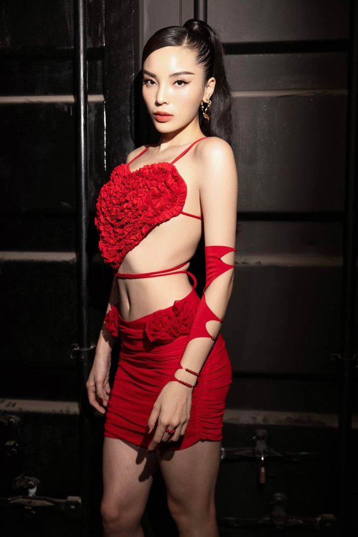 Kỳ Duyên từng bày tỏ mong muốn thi Miss World hoặc Miss Universe. Nhưng với Miss World, danh hiệu Hoa hậu Việt Nam 2014 của cô lại quá cũ, khó được chấp nhận. Còn ở Miss Universe, Kỳ Duyên buộc phải gác lại danh hiệu quốc gia cao quý để dự thi Hoa hậu Hoàn vũ Việt Nam. Nếu chiến thắng, cô mới được thi quốc tế.Đầu năm 2023, khi bản quyền Miss Universe Vietnam thuộc về tổ chức mới, fan kỳ vọng Kỳ Duyên sẽ được lựa chọn đại diện nước nhà. Với sắc vóc, kỹ năng và sự chín chắn hiện tại, Kỳ Duyên được xem là ứng viên hiếm hoi hội đủ điều kiện. Tuy nhiên, mới đây ban tổ chức Miss Universe Vietnam công bố vẫn tổ chức cuộc thi cấp quốc gia. Do đó, nếu vẫn khao khát ra biển lớn, Kỳ Duyên phải cân nhắc việc đăng ký tham gia Miss Universe Vietnam.